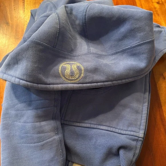 lululemon athletica Women's Blue Scuba Hoodie - Picture 4 of 8
